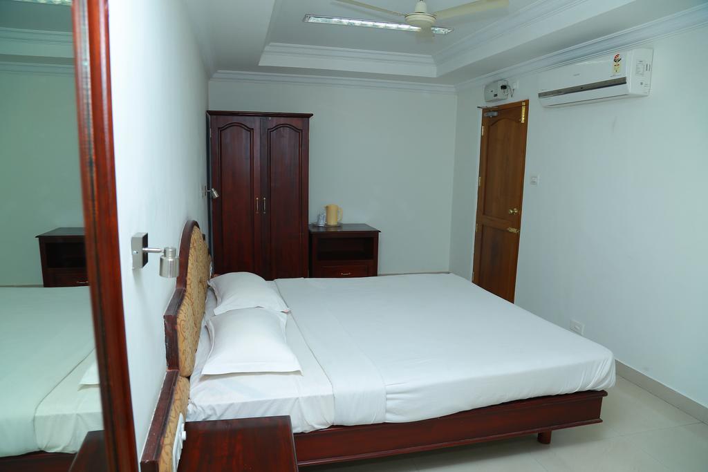 Hotel Prasanth Thiruvananthapuram Exteriör bild